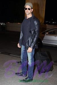 Hrithik Roshan looks extraordinary when leaves for Spain IIFA2016 Madrid campaign