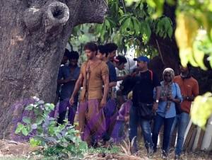 Hrithik Roshan on the sets of Mohen Jodaro shooting