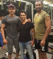 Hrithik and Kunal sweat it out at Hrithik’s gym