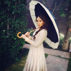 Huma Qureshi under umbrella