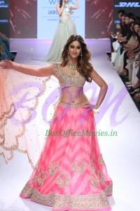 Ileana D'cruz steals the show at LFW 2015 show by Anushree