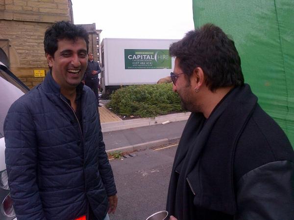 Jackky Bhagnani shared this picture of Arshad Warsi and Ashish discussing who put of the alarm last night