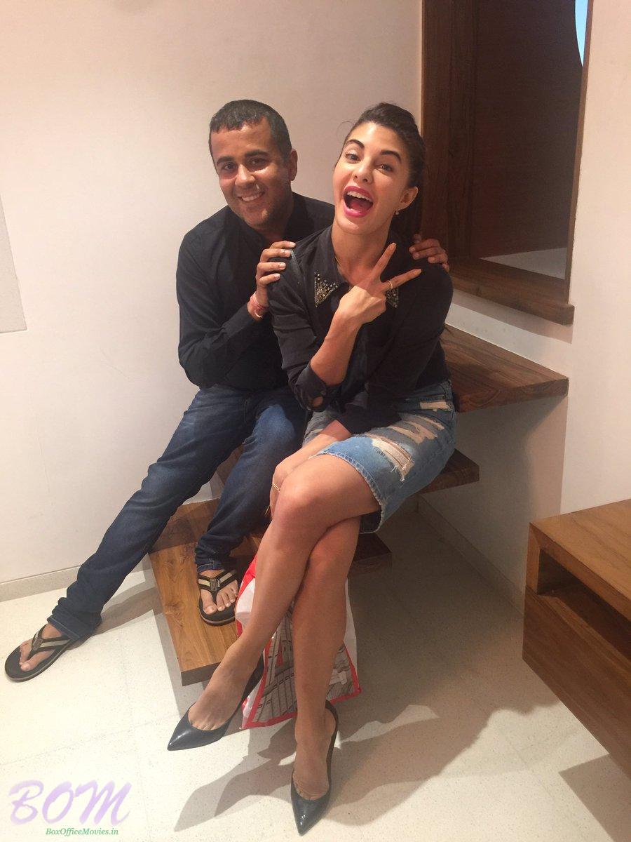 When Jacqueline Fernandez meet Chetan Bhagat at his office