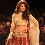 Jacqueline Fernandez walks the ramp for AnjuModi at the Lakme Fashion Week 2014