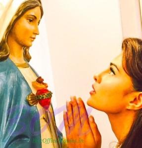 Jacqueline Fernandez with mother mary idol