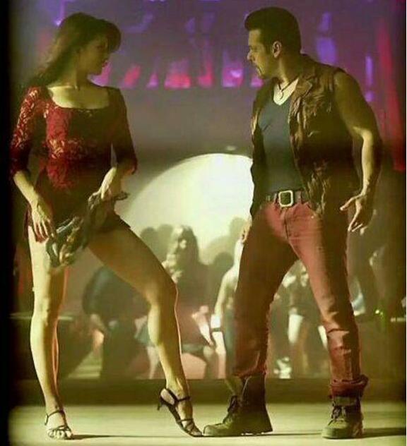 Jacqueline Fernandez ‏and Salman Khan hot picture in a song in Kick movie