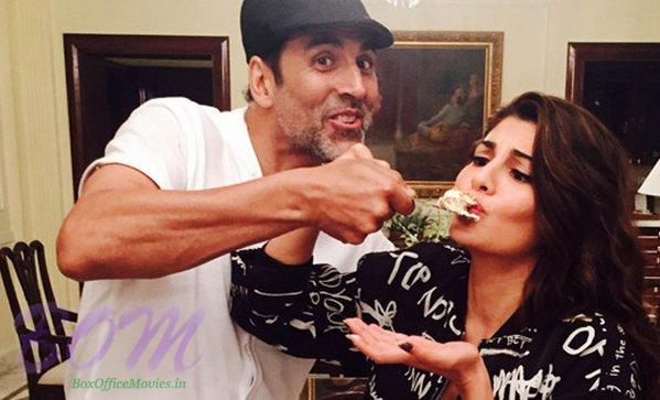 Jacqueline Fernandez secret Santa fun moment with Akshay Kumar