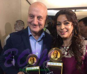 Juhi Chawla and Anupam Kher after winning Dadashaeb Phalke Academy Award 2017