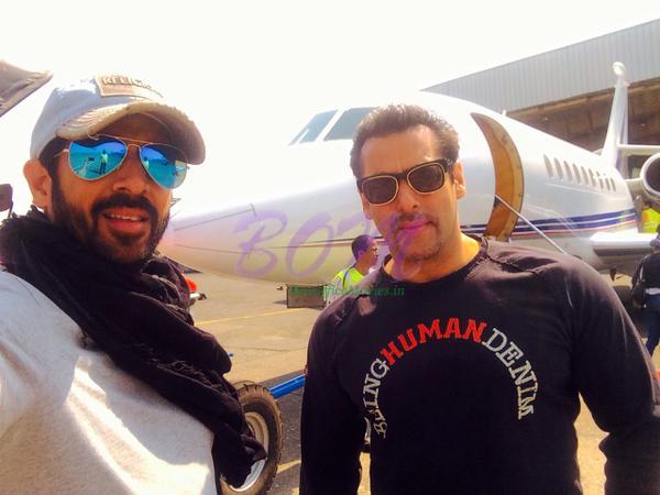 Kabir Khan with Salman Khan after Bajrangi Bhaijaan shooting wrapped in Jaisalmer.