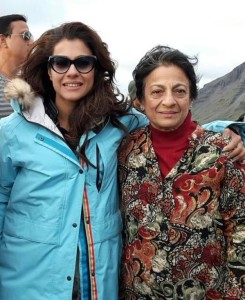 Kajol Devgn latest picture with mother Tanuja