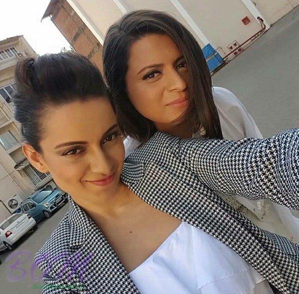 Kangana Ranaut selfie with her sister Rangoli