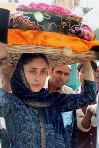 Kareena Kapoor Khan prays at Ajmer Sharif dargah