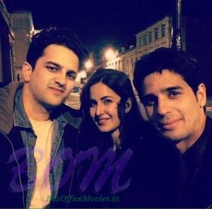 A picture of Katrina Kaif and Sidharth Malhotra in Glasgow with a lucky fan
