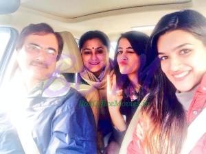 Kriti Sanon with Father, Mother and Sister