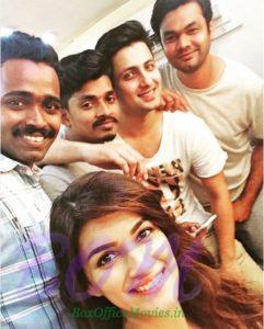Kriti Sanon selfie with her gang of boys from Bareily Ki Barfi set