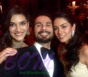Kriti Sanon selfie with newly wedded Shahid kapoor and Mira Rajput