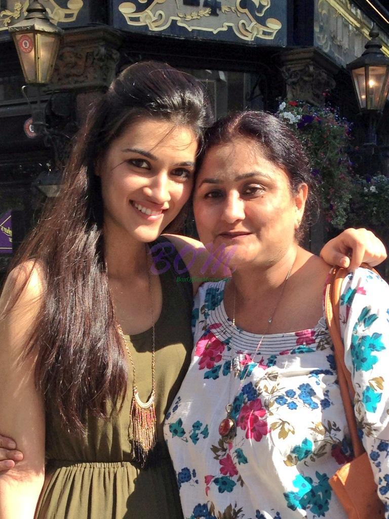 Kriti Sanon with mother Geeta Sanon