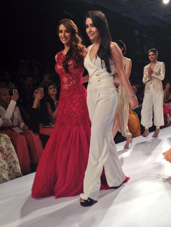 Lady in red, Malaika Arora Khan walks the ramp for Sonaakshi Raaj on day 5 of Lakme Fashion Week 2014