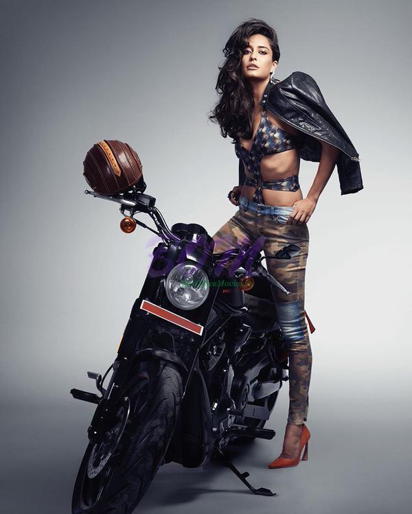 Lisa Haydon bike modelling