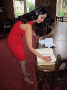 Mallika Sherawat while Signing the visitors book at the Oxford University