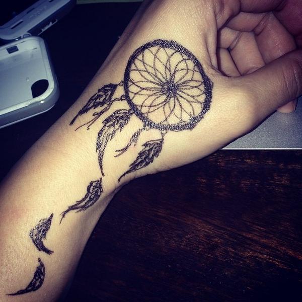 Nargis Fakhri Dream Catcher Tatoo - Amazing if not a rumour