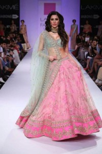 Nargis Fakhri looks ethereal as a show sstopper when walking ramp for Anushree Reddy.