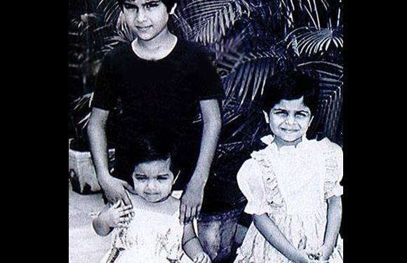 Nawab of Pataudi Saif Ali Khan with his sisters Soha and Saba photo - Nawab of Pataudi Saif Ali Khan with his sisters Soha and Saba picture