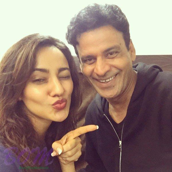 Neha sharma selfie with Manoj Bajpayee