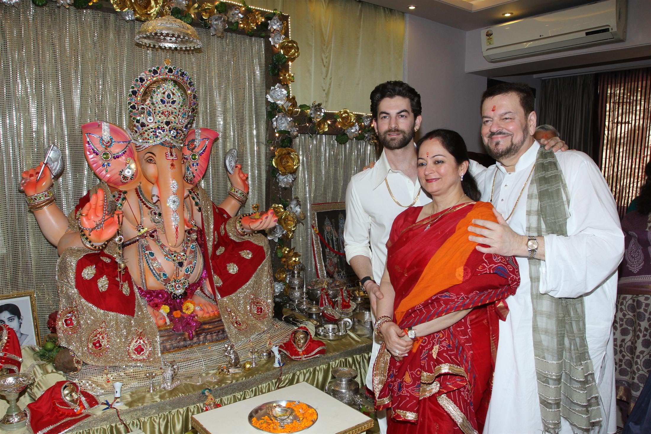 Neil Nitin Mukesh family with Ganapati Ji Idol at home