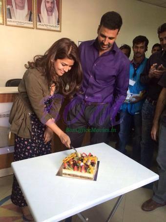 Nimrat Kaur celebrating her birthday with Akshay Kumar on the sets of Airlift movie