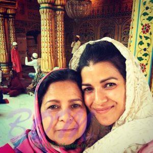 Nimrat Kaur‏ with her Mother
