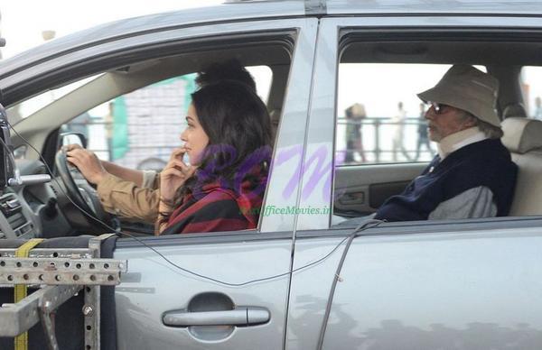 PIKU pics in Howrah Bridge