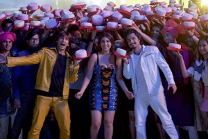 Parineeti Chopra, Ranveer Singh & Ali Zafar danced with 600 cakes for a song in their upcoming film 'Kill Dil'