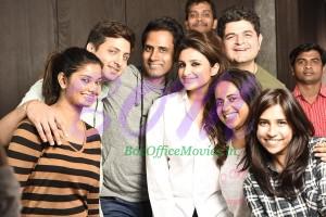 A lovely picture of Parineeti Chopra with Dabboo Ratnani Team