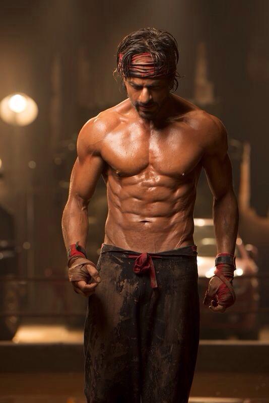 Picture of Shahrukh Khan insane body Eight Pack abs in HNY