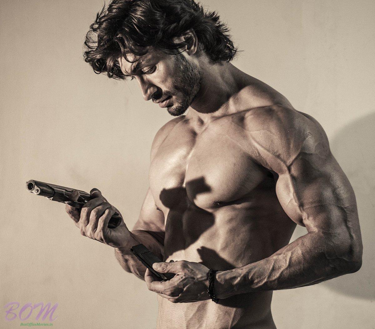 Commando Vidyut Jammwal with Gun and Bullet