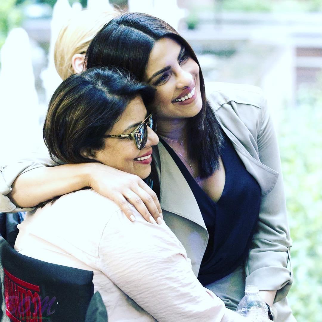 Gorgeous Priyanka Chopra with her dear mom