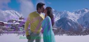 Pulkit Samrat and Yami Gautam kiss scene in Sanam Re movie