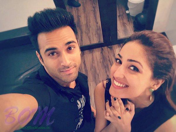 Pulkit Samrat selfie with Yami Gautam on Valentine Day 2016