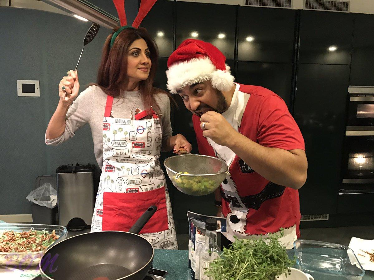 quirky-pic-of-shilpa-shetty-when-trying-to-eat-her-dish-before-everyone-else