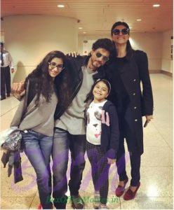 Quirky pic of Sushmita Sen and daughters with Shahrukh Khan