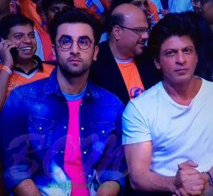 Ranbir Kapoor and Shahrukh Khan sharing happy time during a pro kabaddi match