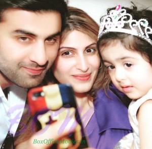 Ranbir Kapoor with his sister and niece in this selfie