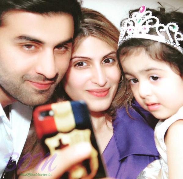 Ranbir Kapoor with his sister and niece in this selfie