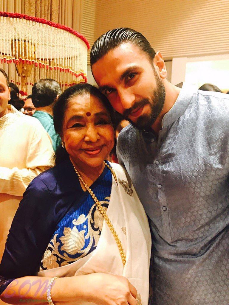 Ranveer Singh selfie with Asha Bhosle in Aug 2017