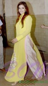 Raveena Tandon in bright yellow outfit while recently launches Tobacco Free Mumbai initiative