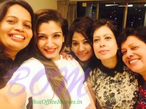 Raveena Tandon selfie with old friends