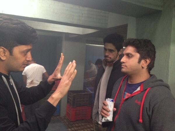 Riteish Deshmukh , Mohit and Sidharth Malhotra discuss a shot for Ek Villain