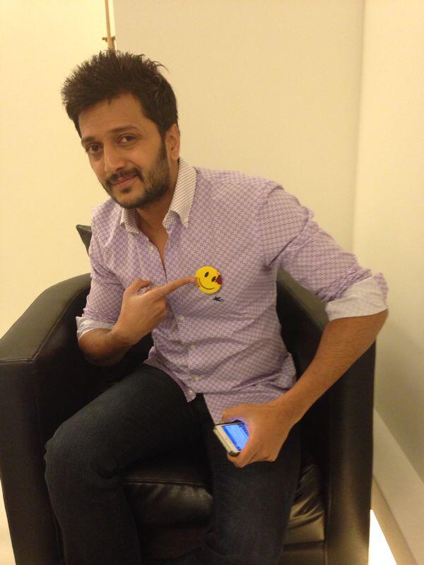 Riteish Deshmukh - Smiley in pocket