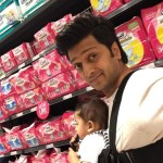 Riteish Deshmukh selfie while shopping with his kid